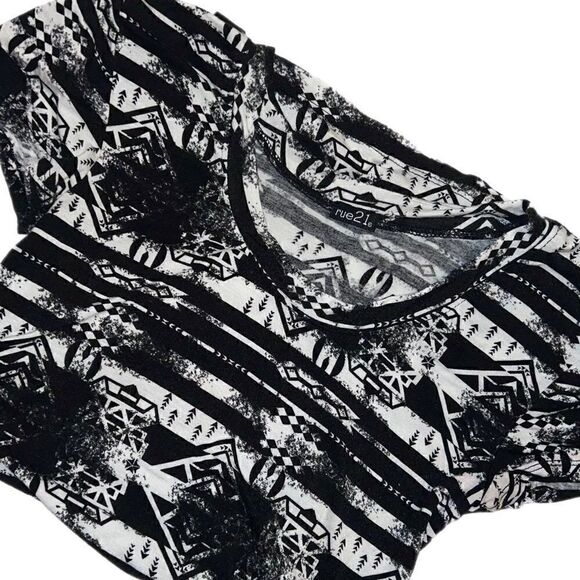 Abstract Stretch Knit Tee NWOT - Picture 6 of 8